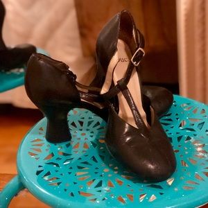 LaDuca Black T-Strap